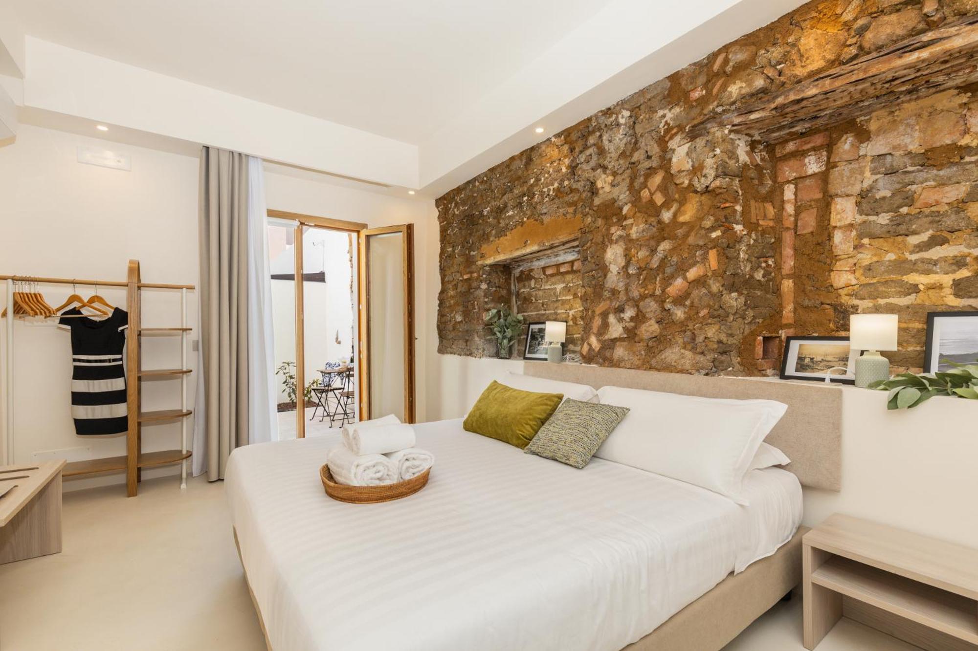Ausentu Guest House Tortolì Екстериор снимка
