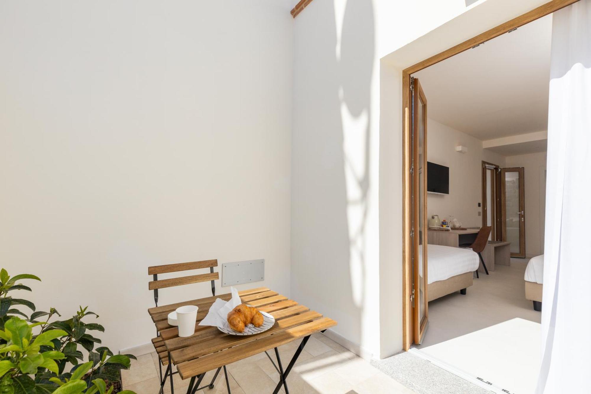 Ausentu Guest House Tortolì Екстериор снимка